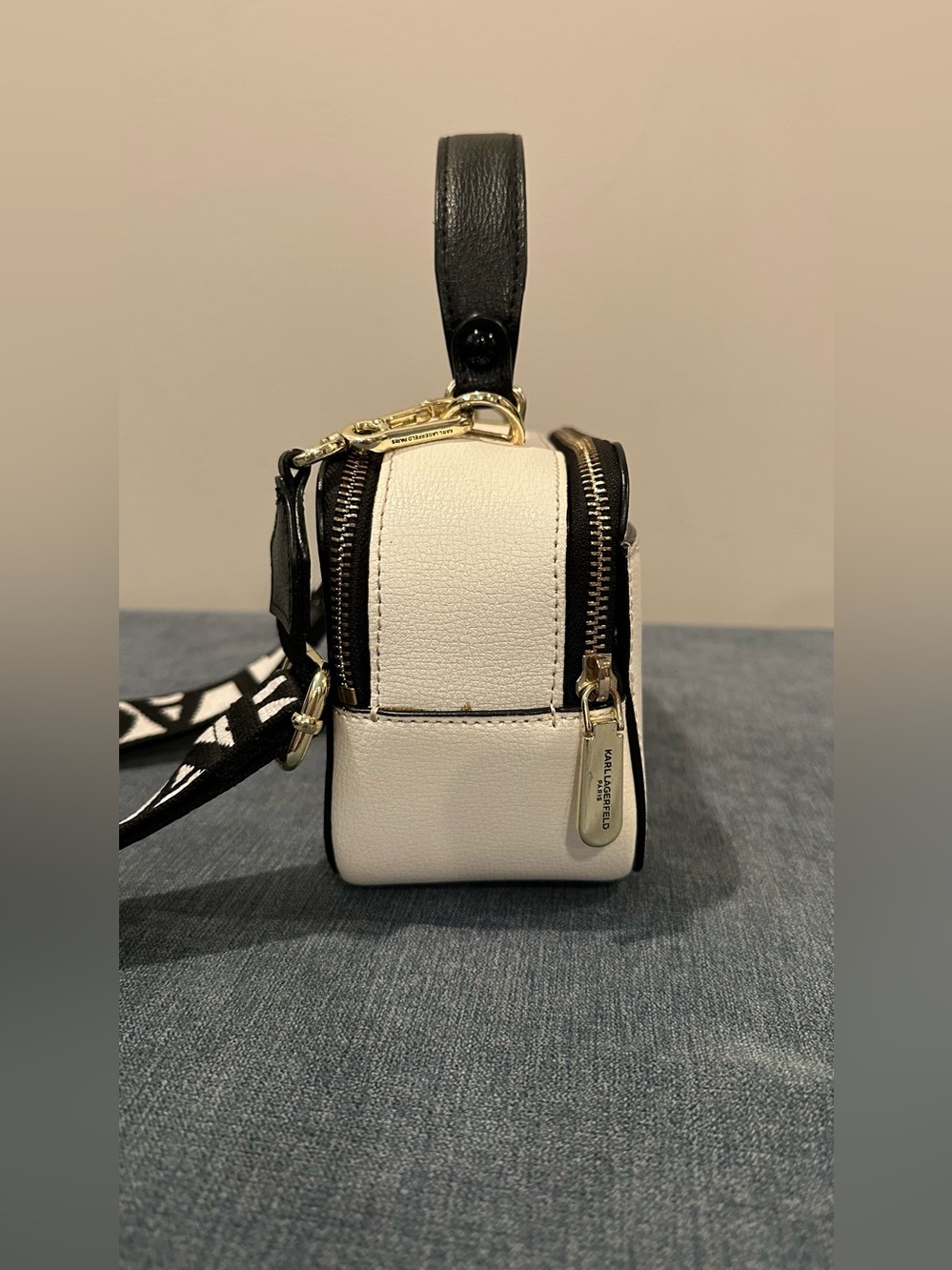 Karl Lagerfeld Paris White Leather Simone Crossbody Top Handle Camera Bag - Picture 4 of 8